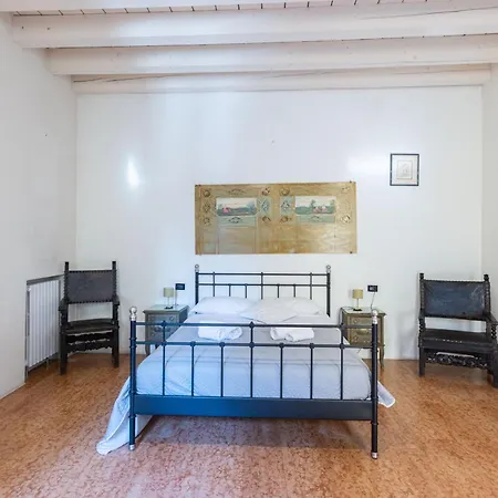 Guest house Le Stanze Nel Ghetto, By Short Holidays 3*
