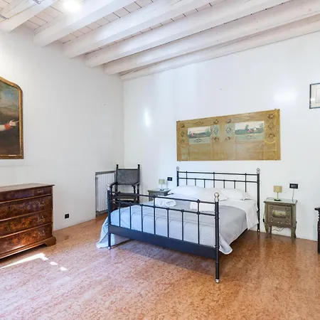 Guest house Le Stanze Nel Ghetto, By Short Holidays Bologna