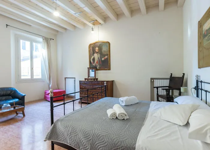 Guest house Le Stanze Nel Ghetto, By Short Holidays
